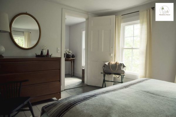 gương quay ra cửa